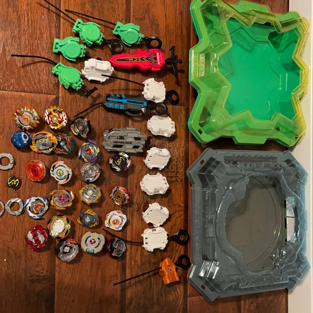 Beyblade Burst  with 2 area w 20 Speedstorm tops